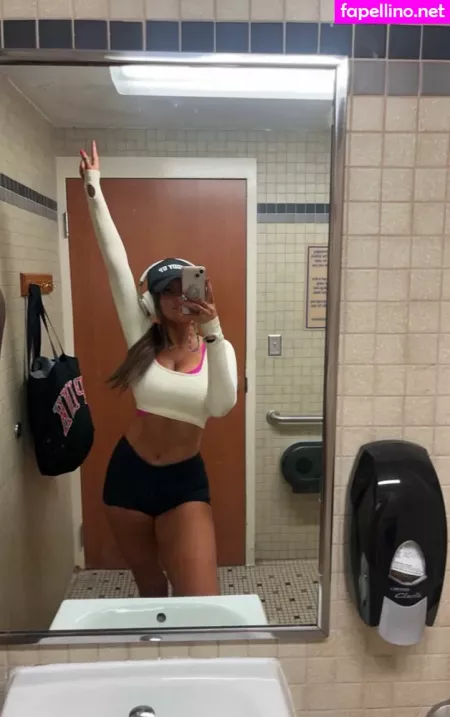 Lydia Hollis OnlyFans Thumbnail #lhgbjVKwOy