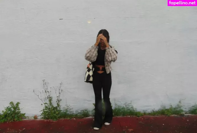 Lyla Troglin OnlyFans Thumbnail #DhmkHeGG9r