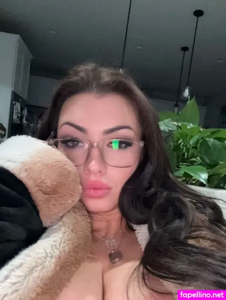 Lyndam12 OnlyFans Thumbnail #8GqW3TuRV8