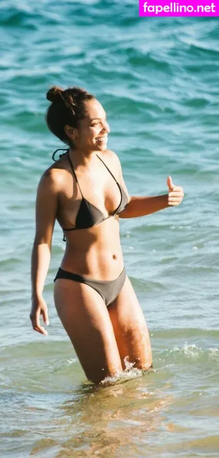 Lyndie Greenwood OnlyFans Thumbnail #3nB0svvWsW