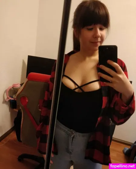 Lyndralynnfree OnlyFans Thumbnail #jN0Zq3OaZ0