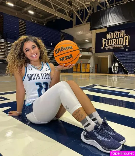 Lyric Swann OnlyFans Thumbnail #EGGUEDfREH