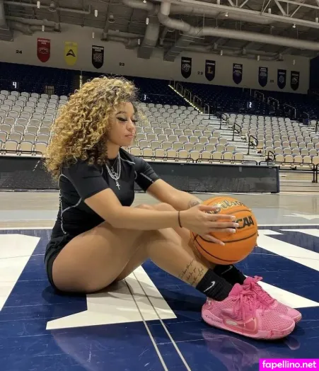 Lyric Swann OnlyFans Thumbnail #aeNf9Ju5mo