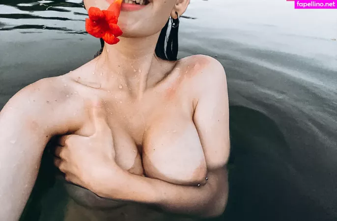 Lyubovvomne OnlyFans Thumbnail #Cv1dipgGvN