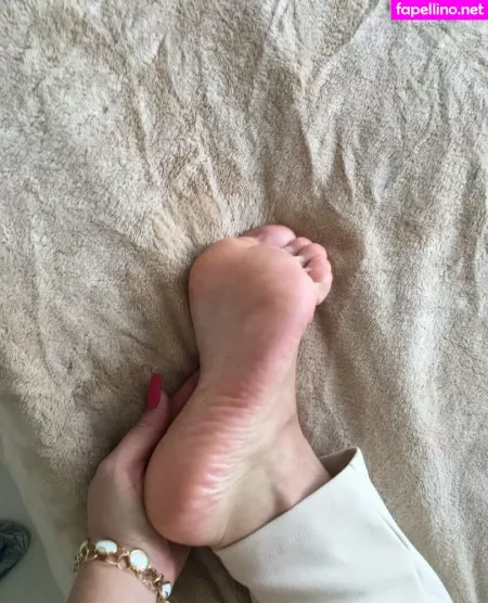 Lyz Feet OnlyFans Thumbnail #WkiFuAMwwn