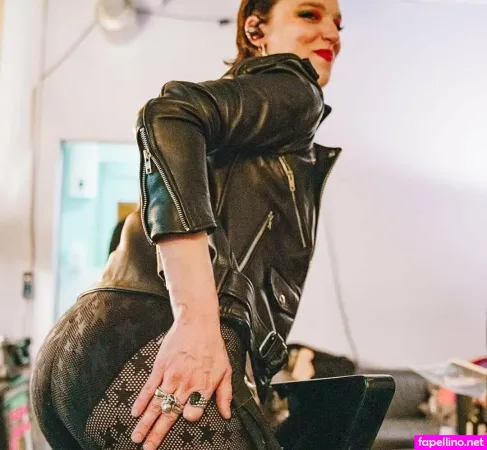 Lzzy Hale OnlyFans Thumbnail #2CZN1FNqGW