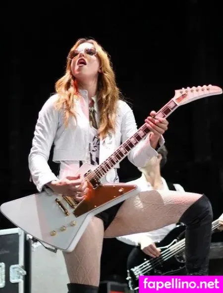 Lzzy Hale OnlyFans Thumbnail #NQbq0pW6ku