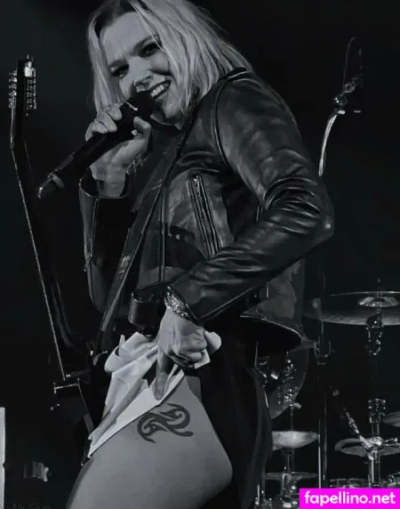 Lzzy Hale OnlyFans Thumbnail #O6m53vzYsX