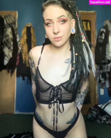 M00nwxtch OnlyFans Thumbnail #b9DT4AOiF0