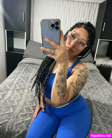 Maamihot OnlyFans Thumbnail #1zMHrSzmbd