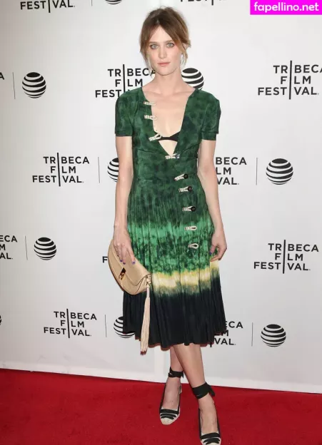 Mackenzie Davis OnlyFans Thumbnail #2j42wG1Upp