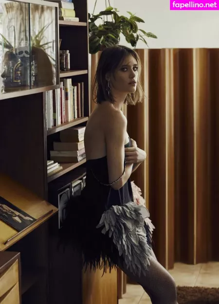 Mackenzie Davis OnlyFans Thumbnail #bEqoRkZZ2W