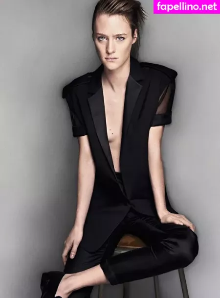 Mackenzie Davis OnlyFans Thumbnail #cVRdGndMzI