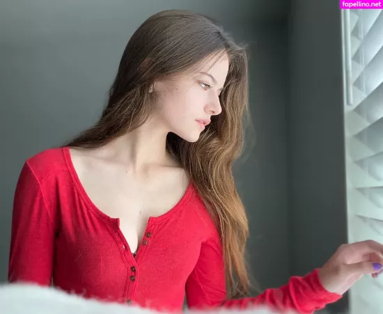 Mackenzie Foy OnlyFans Thumbnail #tR5Iy176Vi