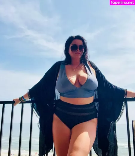 Mackenzie J OnlyFans Thumbnail #4uzTYzDM7F