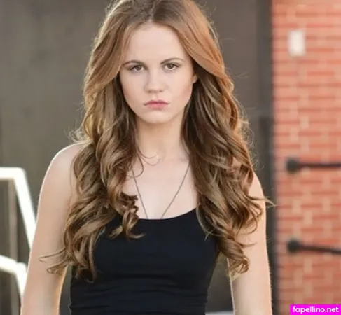 Mackenzie Lintz OnlyFans Thumbnail #W1D2rV2ipv