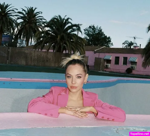 Mackenzie Porter OnlyFans Thumbnail #19IZlXBzBd