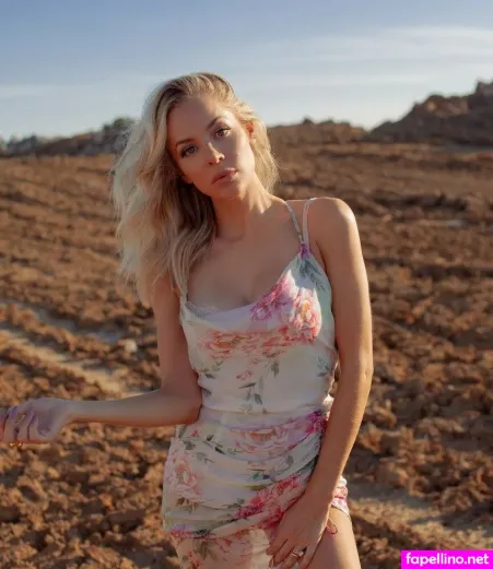 Mackenzie Porter OnlyFans Thumbnail #WuffRuyf95