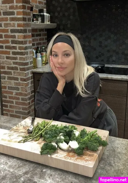 Mackenzie Porter OnlyFans Thumbnail #iIlbWdsu4n