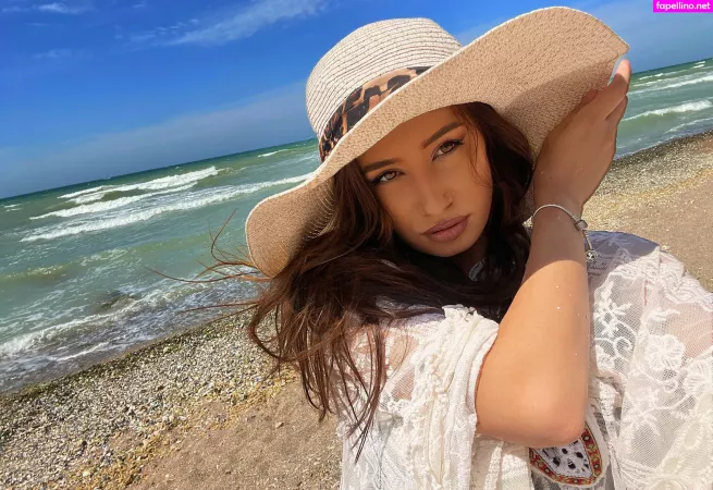 Madalinarmocanu OnlyFans Thumbnail #zbzbF3m6j4