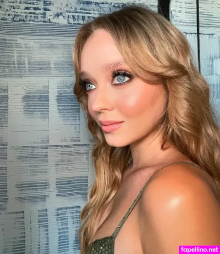 Madeleine Arthur OnlyFans Thumbnail #hnyAKsvEJq