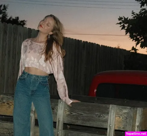 Madeleine Arthur OnlyFans Thumbnail #m0x3ZWlTMS
