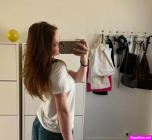 Madeleine B123 OnlyFans Thumbnail #3biA6XD2PF