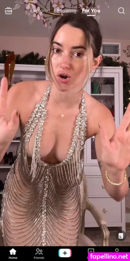 Madeleine White OnlyFans Thumbnail #UDw9L0msON