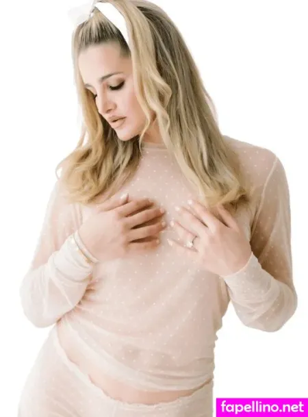 Madeleine OnlyFans Thumbnail #8xaWFFhrwM