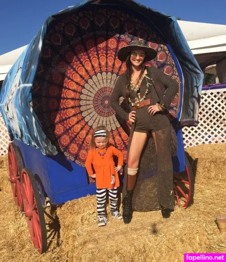 Madeline Carroll OnlyFans Thumbnail #6UO1HHbFob