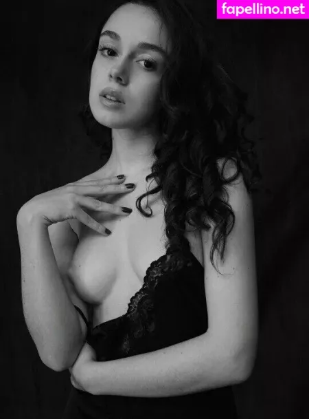 Mademoiselleoz OnlyFans Thumbnail #xQfnUsnkR7