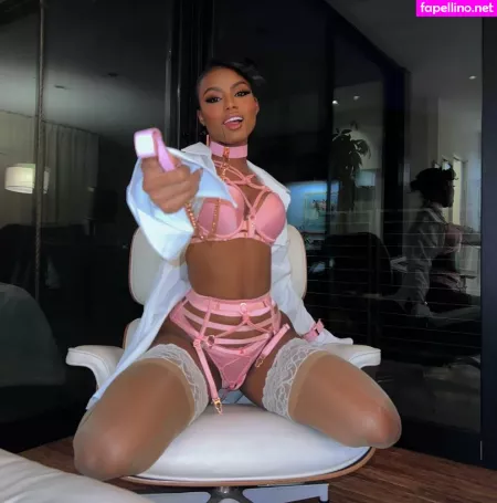 Madison Golden OnlyFans Thumbnail #YfrFKLvcsf