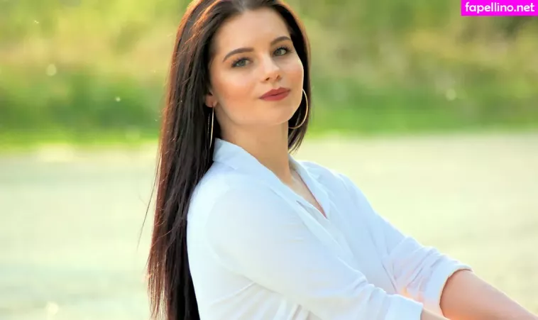 Madlen Brandao OnlyFans Thumbnail #f2fLLg7vkp