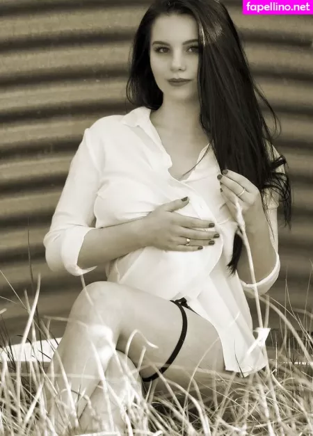 Madlen Brandao OnlyFans Thumbnail #p2O3jj4mcP