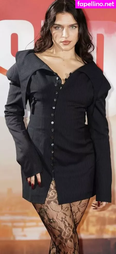 Mae Muller OnlyFans Thumbnail #7LIMp8RkZp