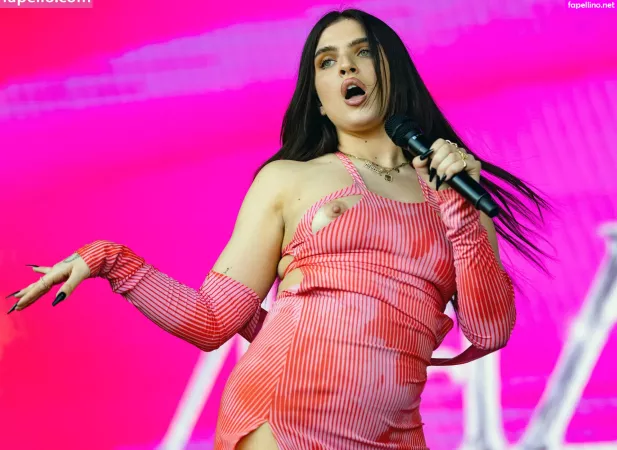 Mae Muller OnlyFans Thumbnail #8W23p70F6C