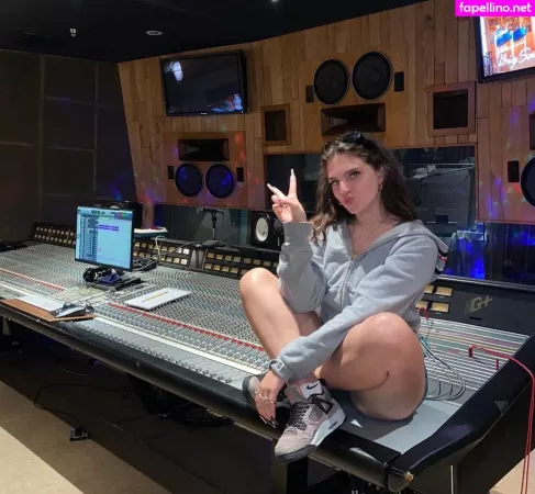 Mae Muller OnlyFans Thumbnail #AyR96ltPQR