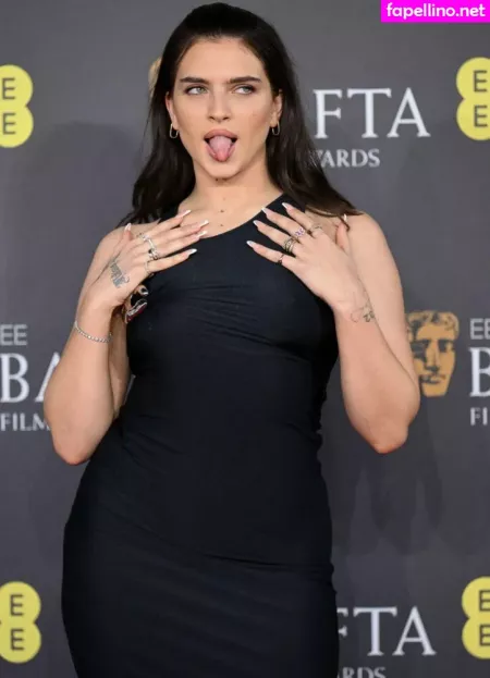 Mae Muller OnlyFans Thumbnail #JWwUJNXTjh