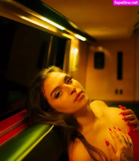 Mae Muller OnlyFans Thumbnail #KlIHwe59wR