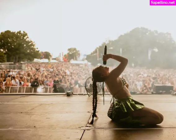 Mae Muller OnlyFans Thumbnail #MixqTPkbQg