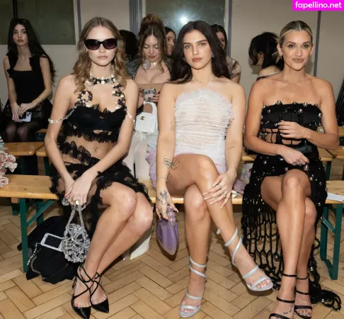 Mae Muller OnlyFans Thumbnail #N9bakxWnZa