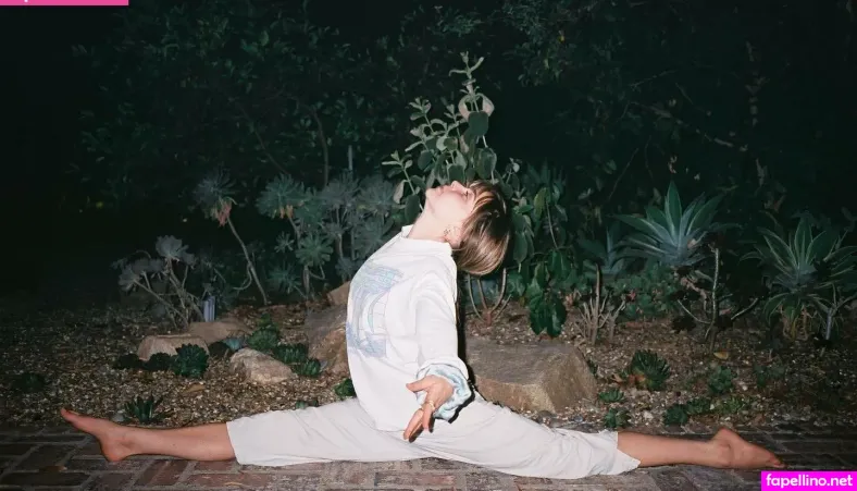 Mae Whitman Main Profile Photo