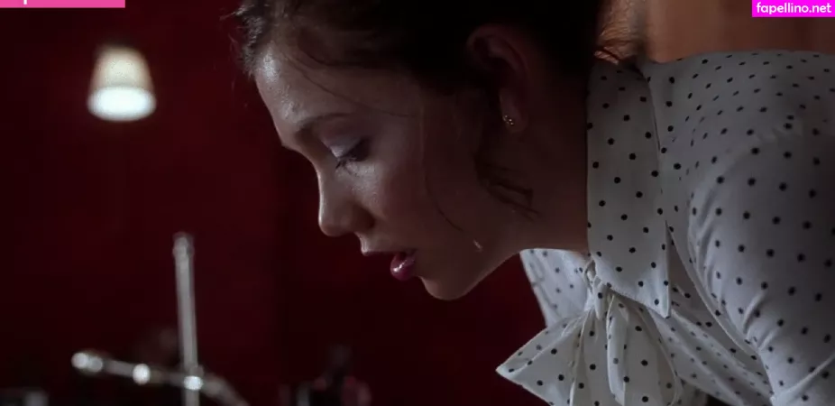 Maggie Gyllenhaal OnlyFans Thumbnail #c0NmMcOseX