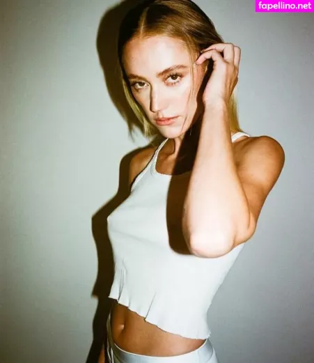 Maika Monroe OnlyFans Thumbnail #0laoUG0BmJ