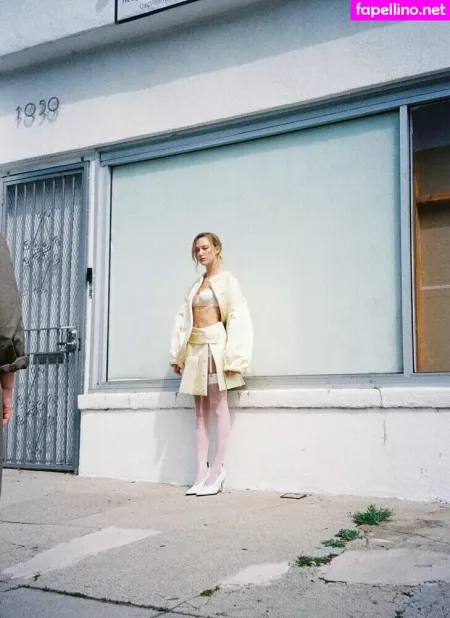 Maika Monroe OnlyFans Thumbnail #1aUC2AZYXm