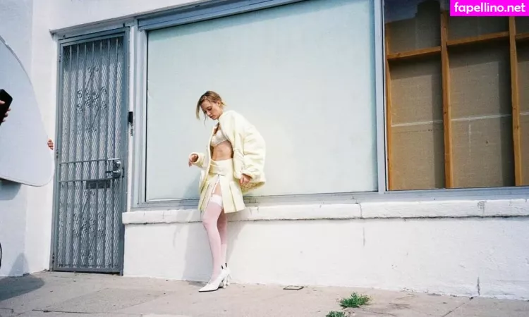 Maika Monroe OnlyFans Thumbnail #37O1DiPAGn