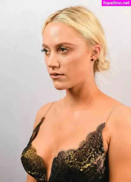 Maika Monroe OnlyFans Thumbnail #5jDLN0X2GN