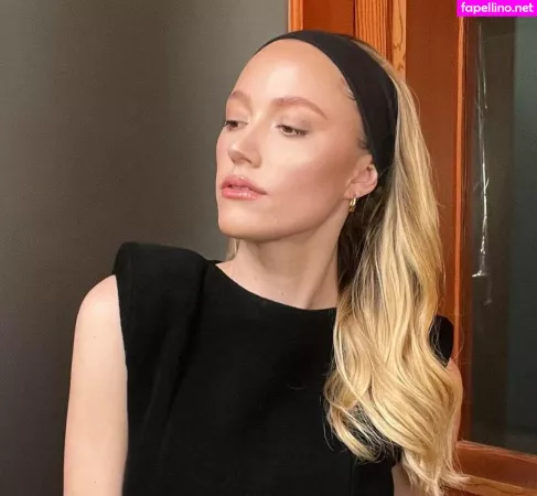 Maika Monroe OnlyFans Thumbnail #S4ypVsWKng