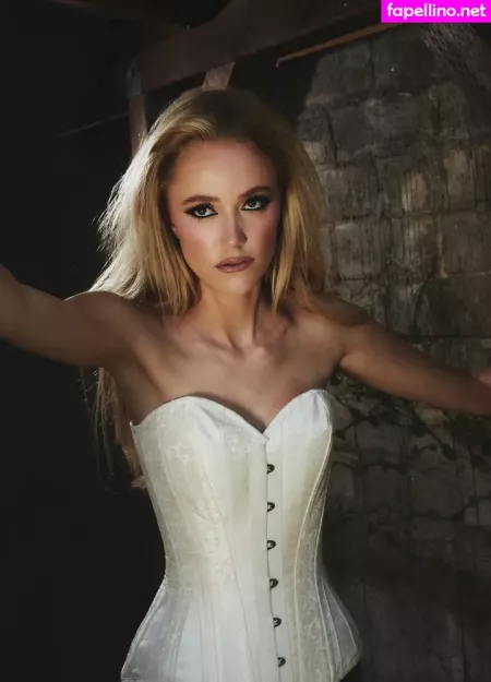 Maika Monroe OnlyFans Thumbnail #W04sGIMevO