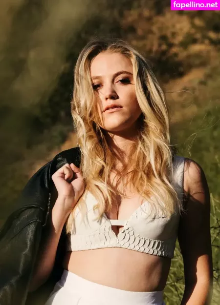 Maika Monroe OnlyFans Thumbnail #cOGhFtaxIo